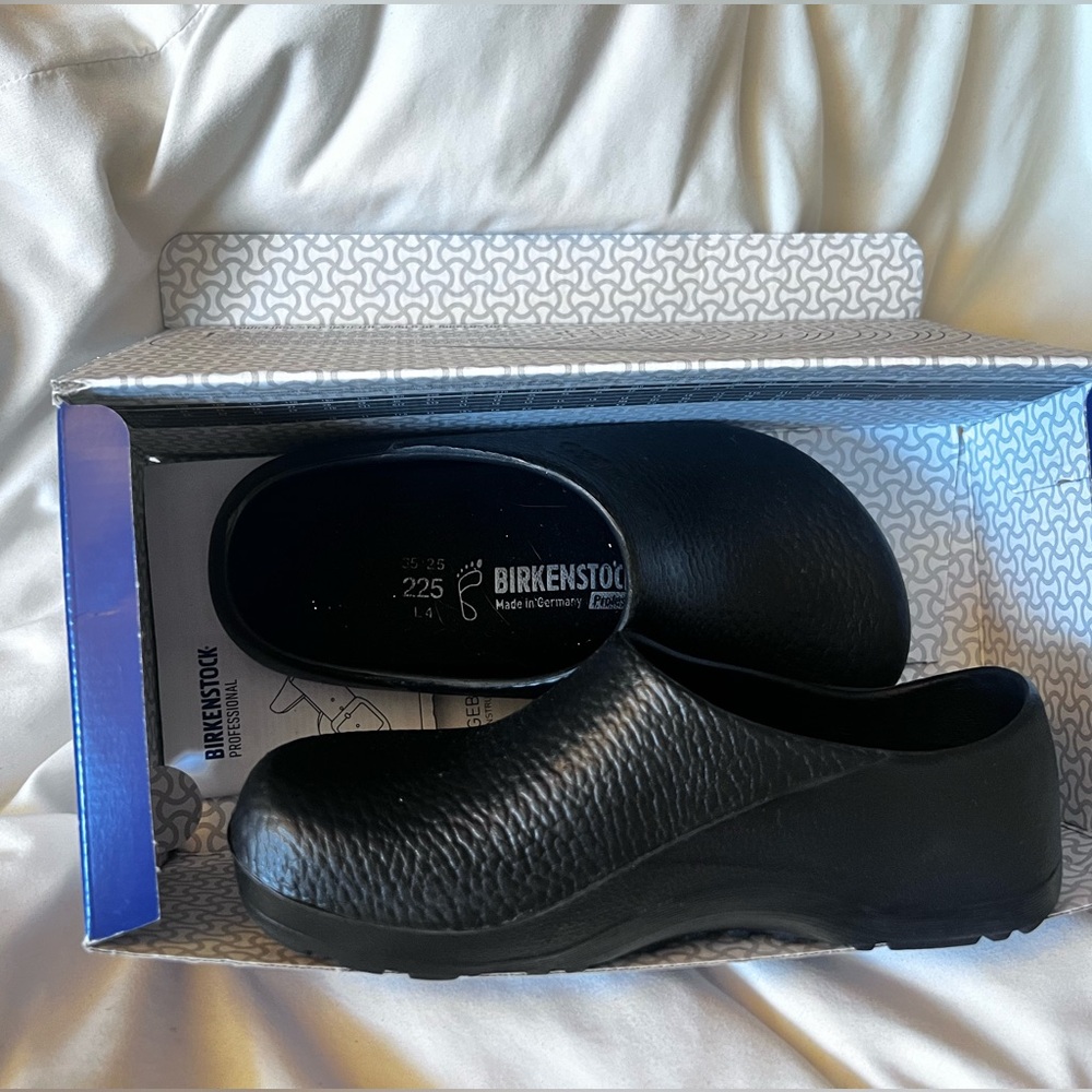 Birkenstock polyurethane clogs women’s size 6.                 Profi-Birki